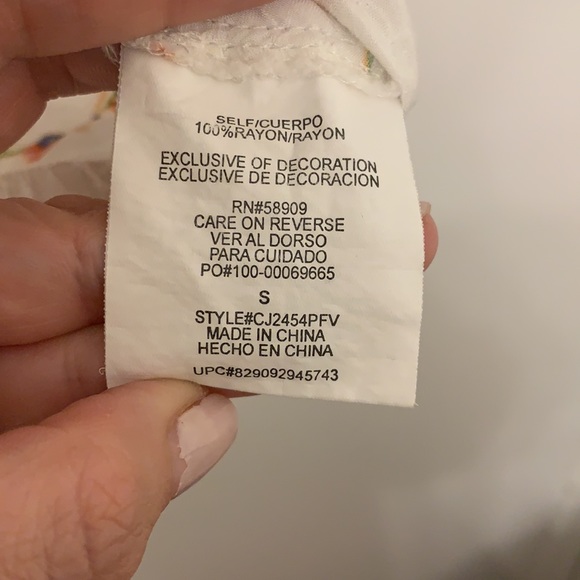 Copper key | Rayon Floral Blouse - Picture 9 of 11